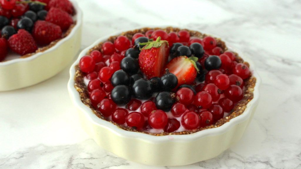 Obstkuchen ohne Backen zum Frühstück vegan glutenfrei Beeren