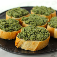 bruschetta pumpkin seed pesto kürbiskernpesto